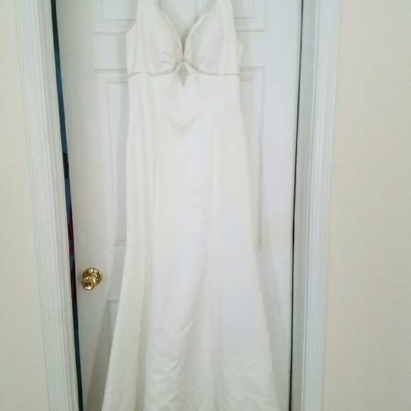Wedding gown - Picture 1 of 1