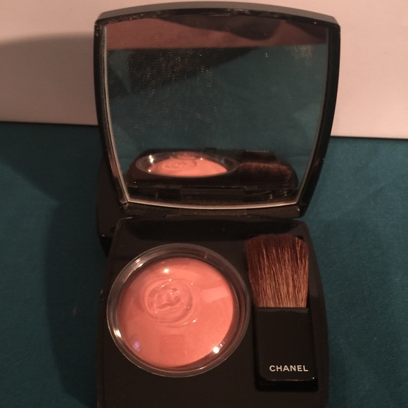 CHANEL Other - Chanel blush Caresse