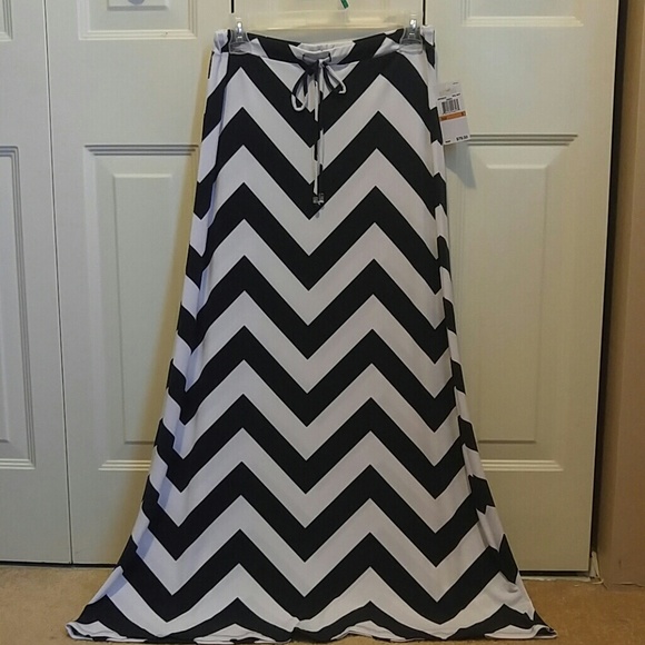 NWT Michael Kors white and blue chevron skirt