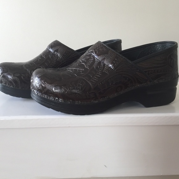 dansko 36 clogs