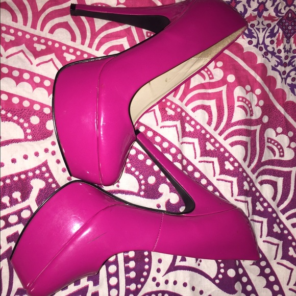 Fuchsia pumps