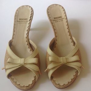Moschino tan and white textured kitten heels