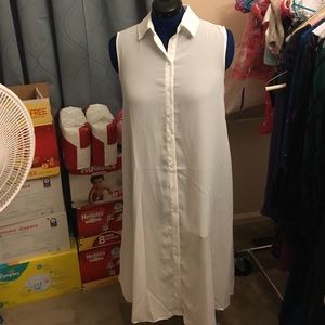 Sleeveless maternity blouse with slits on the side