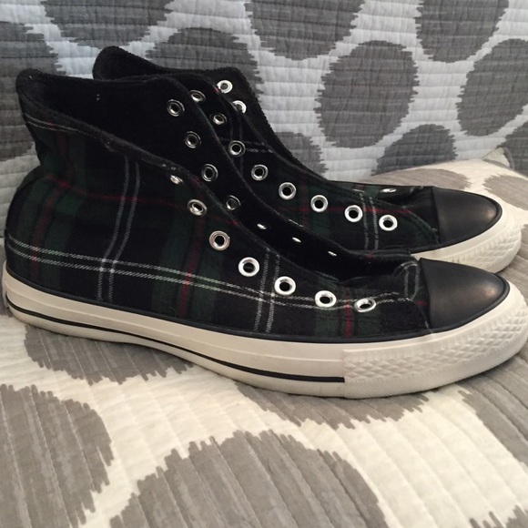 edgy black, red, and green plaid converse!