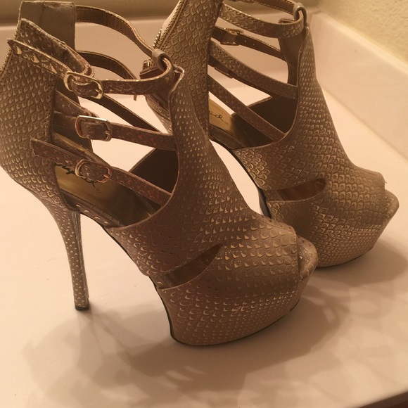Today Sale! Qupid Platforms size 9