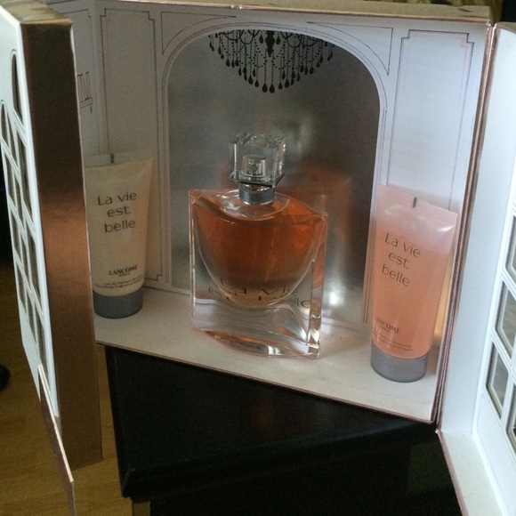 La Vie Est Belle by Lancome gift set