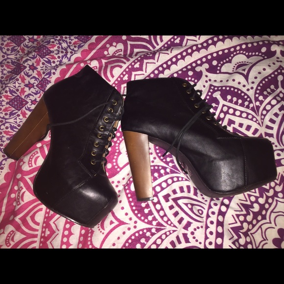 Lace up booties 💞