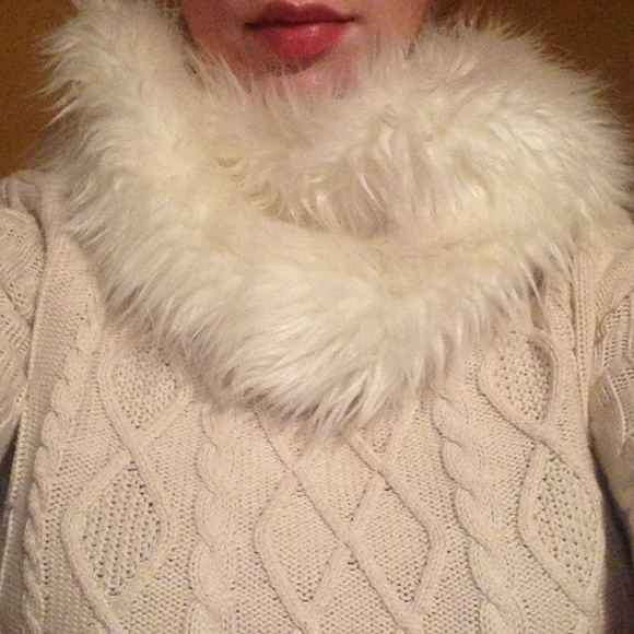 Price Slash: Faux Fur Infinity Scarf Cream White - Picture 2 of 4