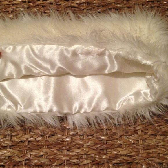 Price Slash: Faux Fur Infinity Scarf Cream White - Picture 4 of 4
