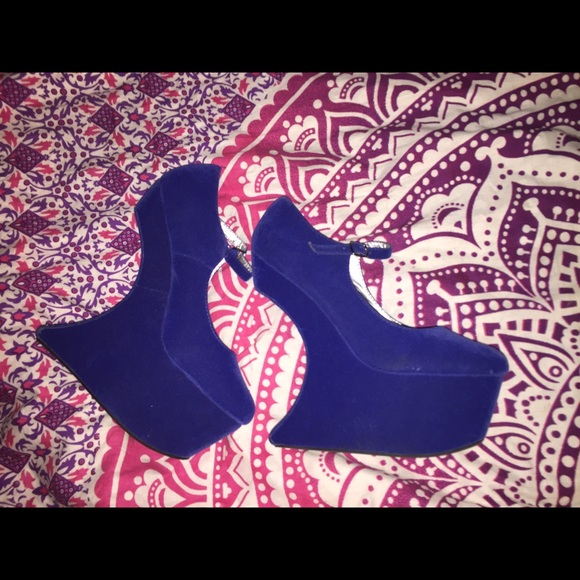Heel less shoes