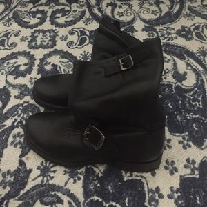 Frye Veronica Shortie