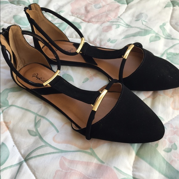 Black pointed toe flats