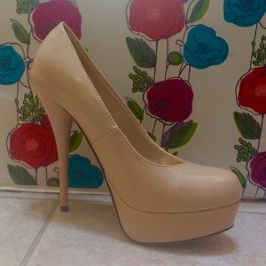 Nude Pumps