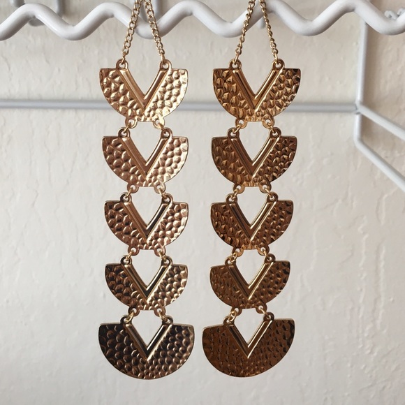 🌟HP🌟 Statement long gold earrings - Picture 3 of 4