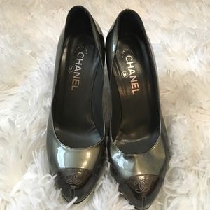 Chanel metallic green/brown pumps. Size 7.5