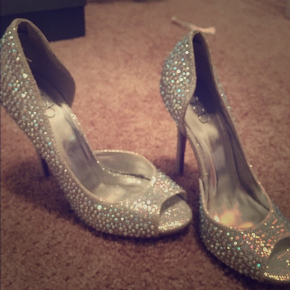 Deb heels