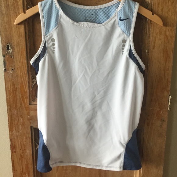 NIKE women's work out top