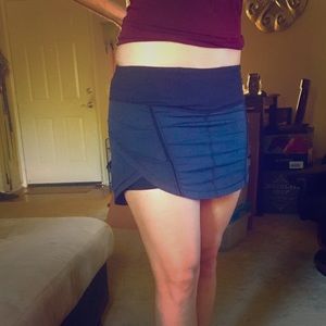 Lululemon women's black athletic skirt