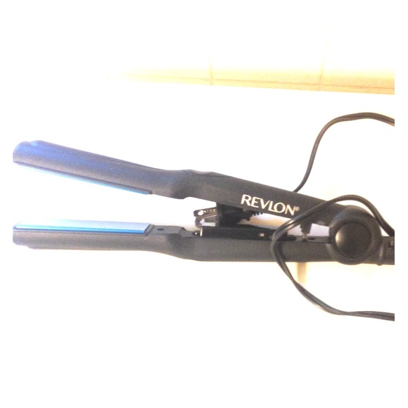 💥Revlon skinny ceramic straightner💥