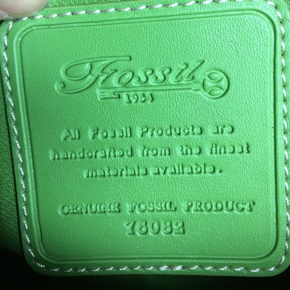 NWT. Fossil shoulder bag with key fob - Picture 3 of 4