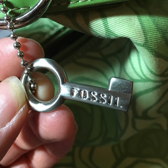 NWT. Fossil shoulder bag with key fob - Picture 4 of 4