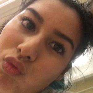 Meet your Posher, Valeria