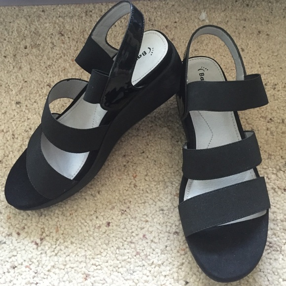 NWOT Black Bare Trap wedge sandals