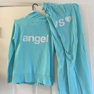 VS sweatsuit