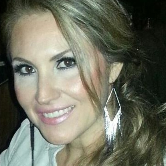 Meet your Posher, Selene - Picture 2 of 2