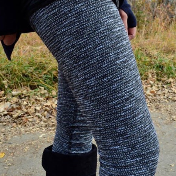 Lululemon High Rise WUPs in Coco Pique size 6!