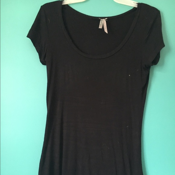 Black tee.