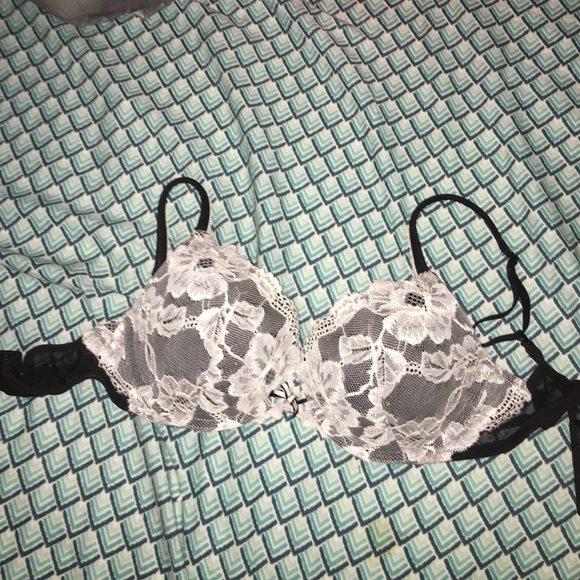 Victoria's Secret body bra. Push up. Size 34c.