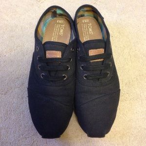 Black toms