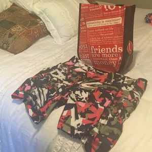 Lululemon shorts sz 10 BRAND NEW beautiful pattern