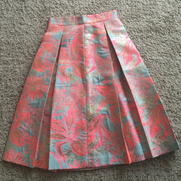 Tahari pleated skirt size 4 brand new!