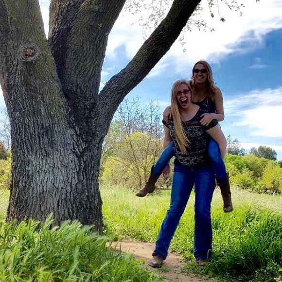 Meet your Posher, Stephanie - Picture 3 of 4