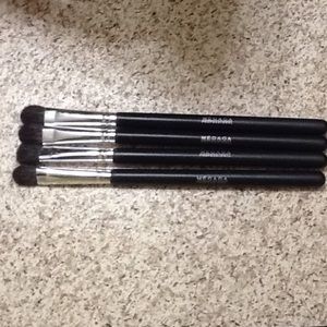 Blending eyeshadow brush