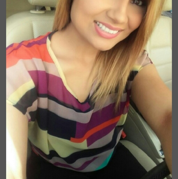 Multi-color pattern sheer blouse. - Picture 4 of 4