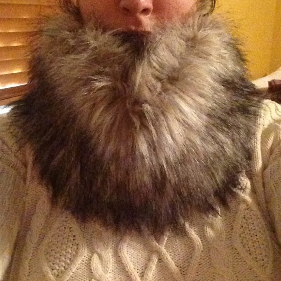 Price Slash: Gray Fur Collar - Picture 1 of 3