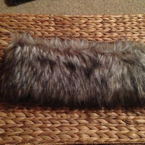 Price Slash: Gray Fur Collar - Picture 3 of 3