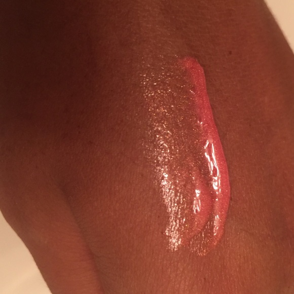 Ultra super shiny lip gloss!