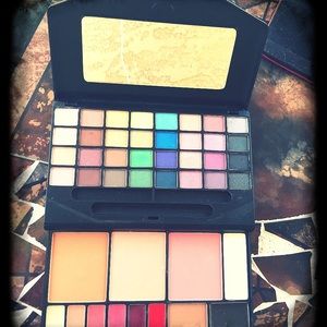 💋🍒❤️Eyes Lips Face Palette-Clutch