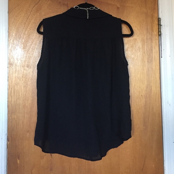 Black sleeveless blouse - Picture 2 of 3