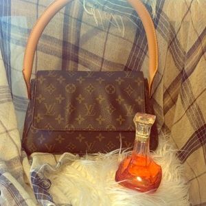 NOT AUTHENTIC LOUIS VUITON