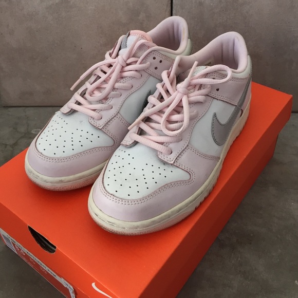 Nike Dunk Low - kids sz 6