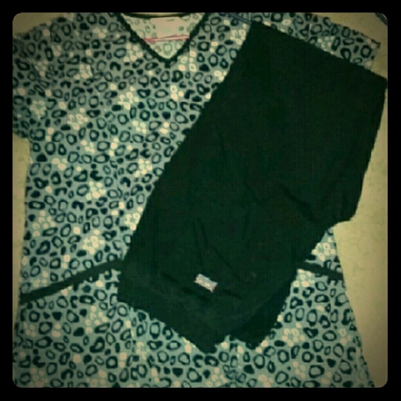 Scrub set