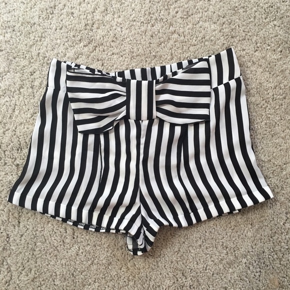 Black and white Striped Flowy shorts!