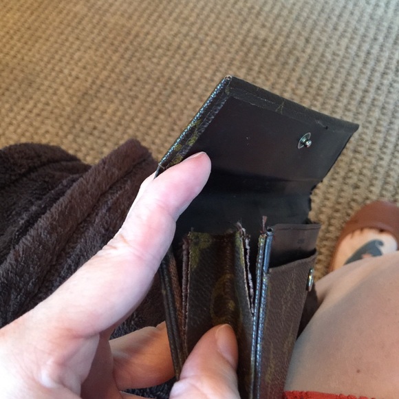 100% Authentic LV wallet - Picture 3 of 4