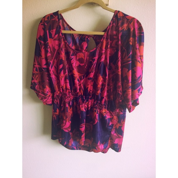 💛☀️5 FOR $20!☀️💛 Beautiful Top!