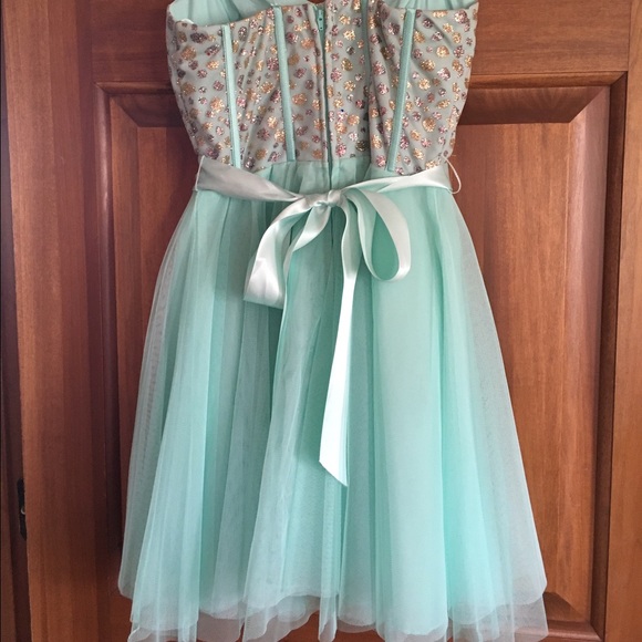 Formal Dress - Picture 2 of 4